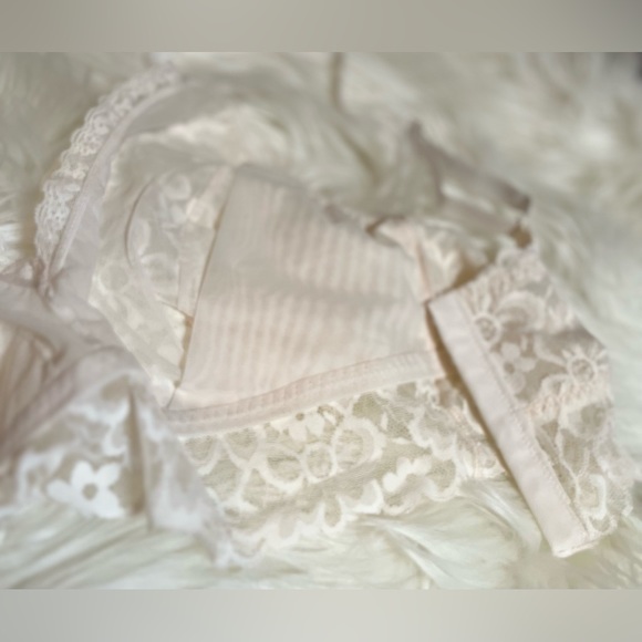 NWT Victoria’s Secret Curvy Posey Lace Bralette - Picture 16 of 16